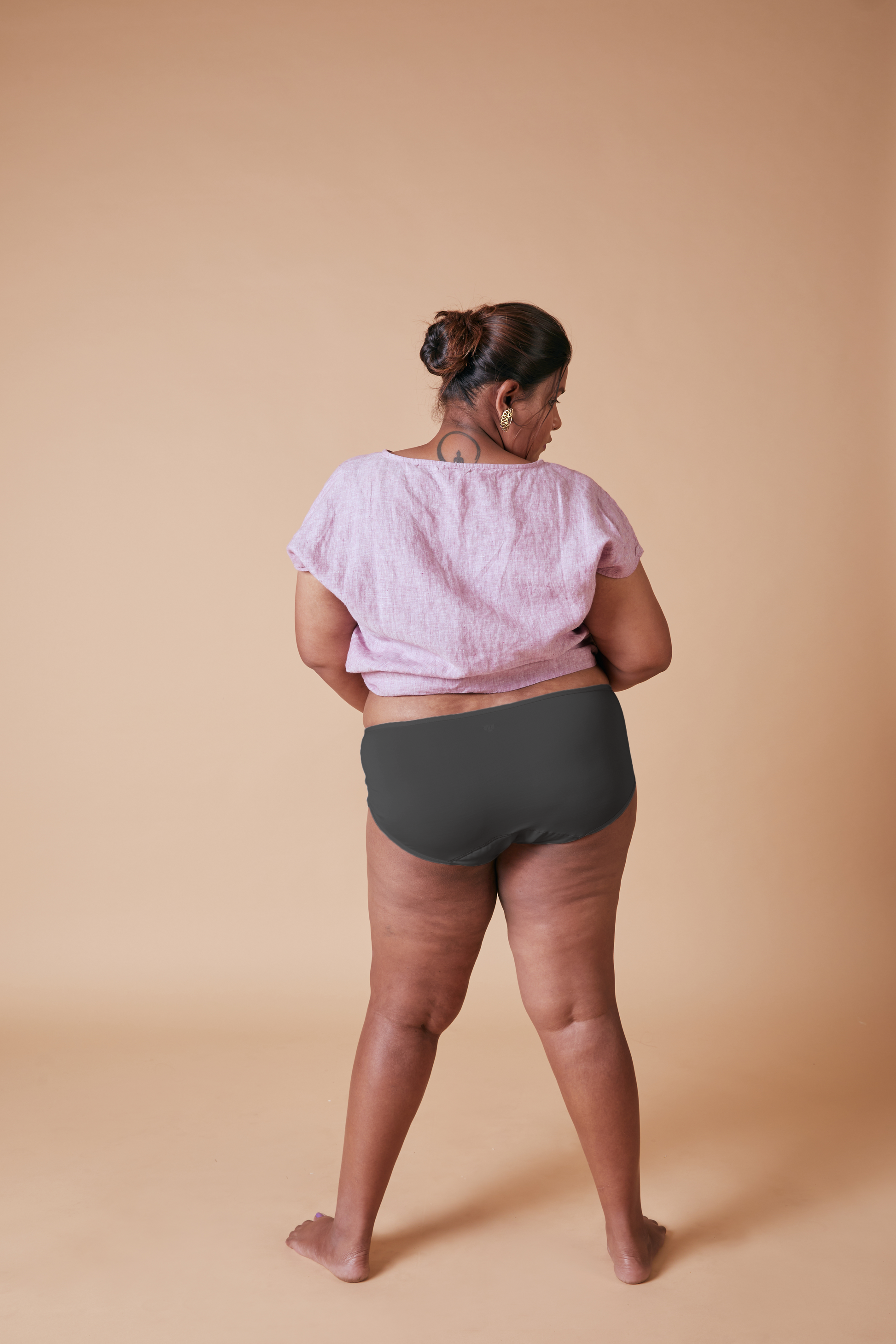 Grey modal underwear women โ Tilt pepper panties, flexible and seamless.